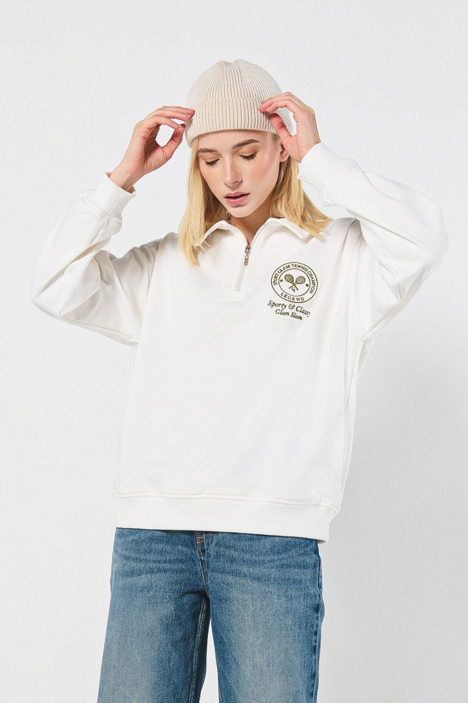 Buzo college oversize crema con cremallera y cuello camisero