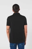 Camiseta negra polo con cuello V y manga corta