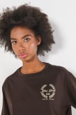 Camiseta café oscura crop top oversize college