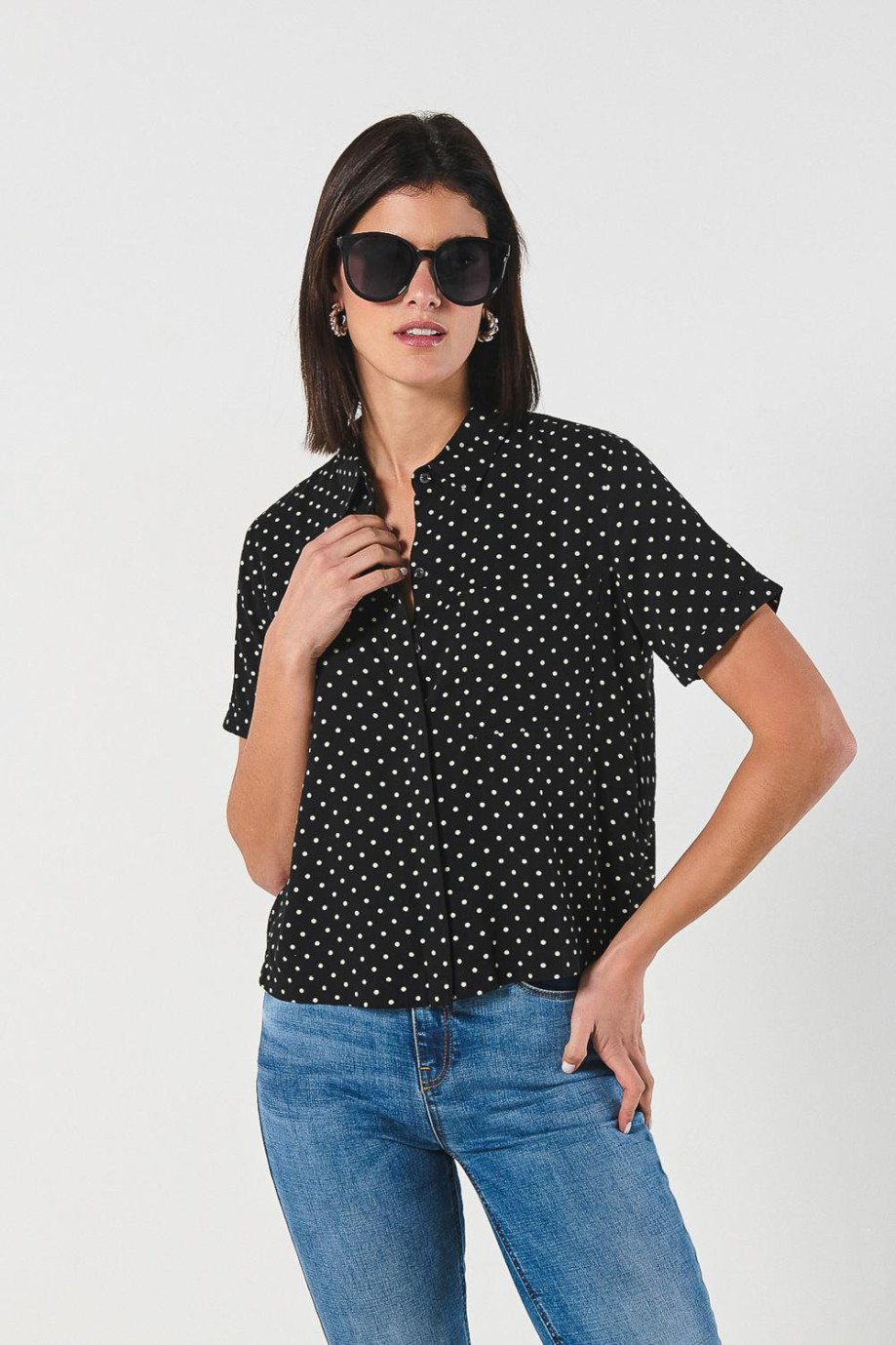 BLUSA CAMISERA MANGA CORTA  CON BOLSILLO