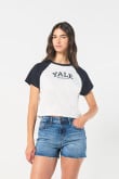 Camiseta manga corta en contraste estampada en frente de Yale.