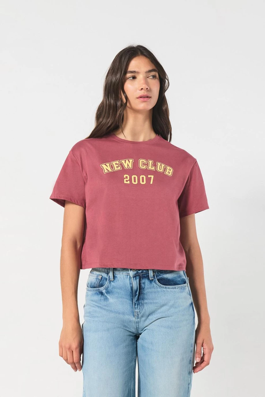 Camiseta para mujer manga corta unicolor, crop top cuello redondo, estampado en frente estilo College