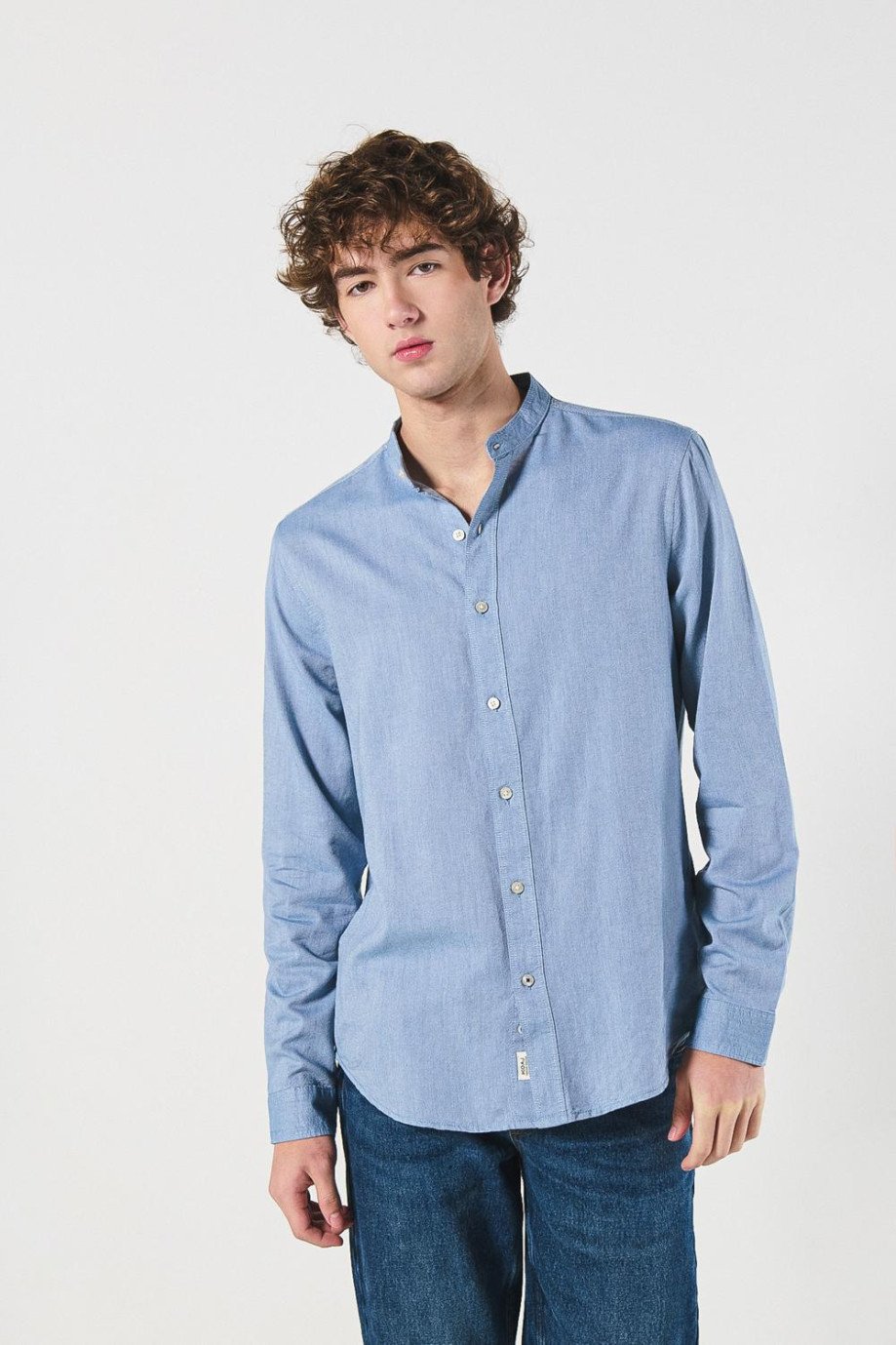 Camisa cuello neru manga larga en slim fit