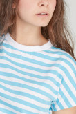 Camiseta unicolor con estampado de rayas y manga corta