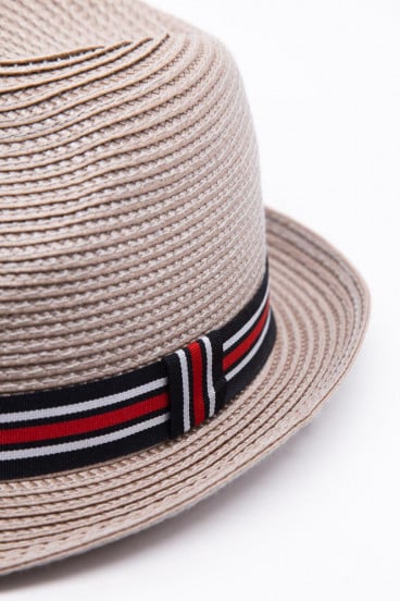 Sombrero kaky oscuro con cinta decorativa de colores y ala corta