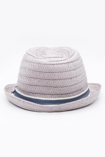 Sombrero tejido gris claro con cinta azul decorativa