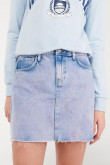 Falda tiro alto en jean azul medio teñida