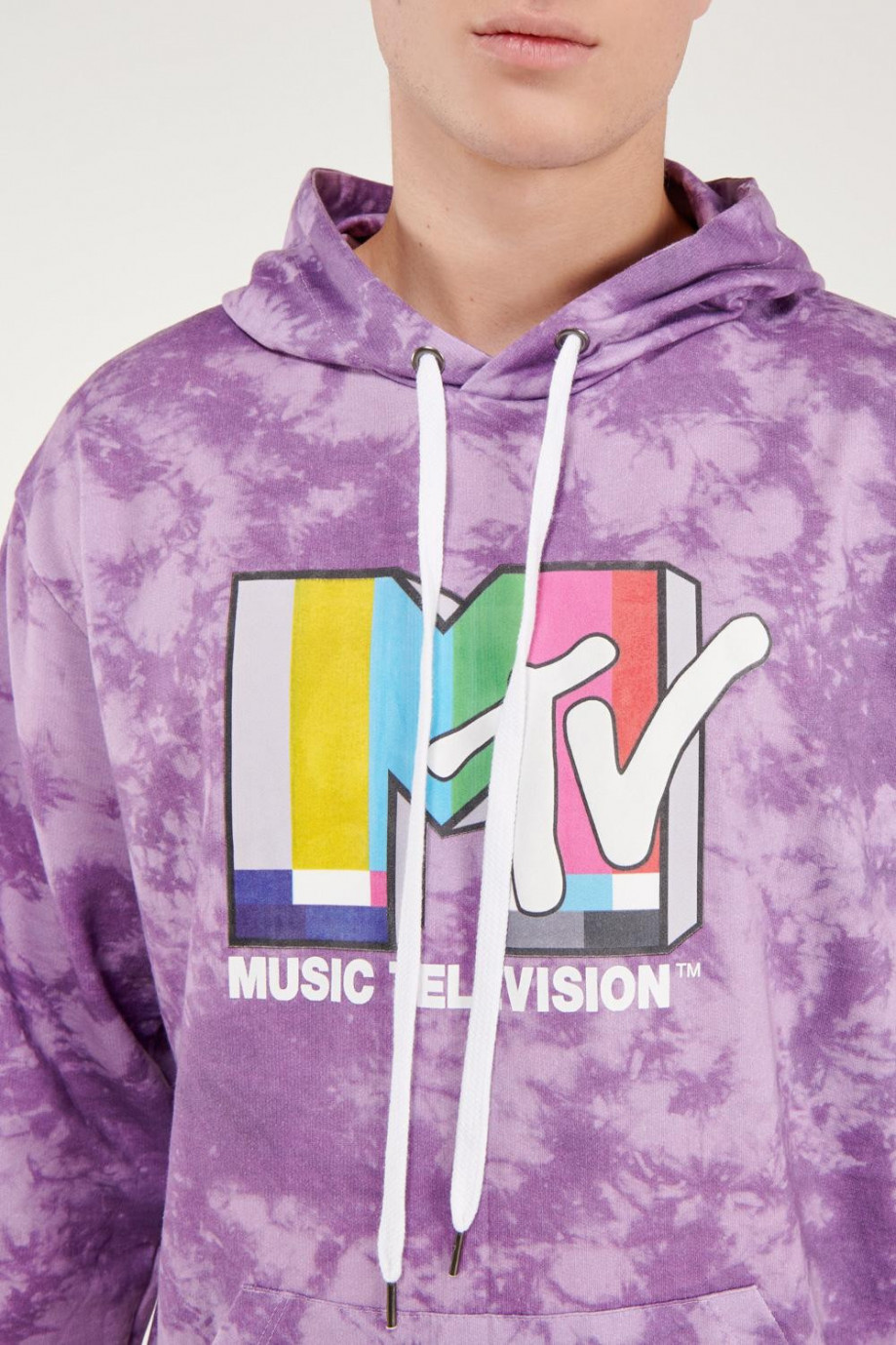 Buzo capota Tie dye, estampado de MTV.