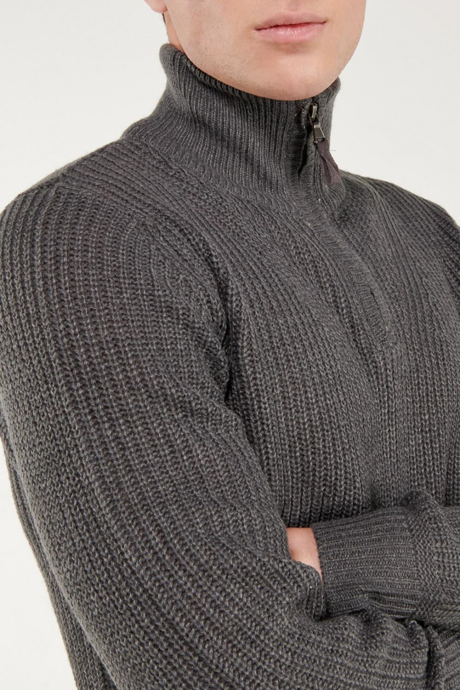 Suéter cuello alto con cremallera