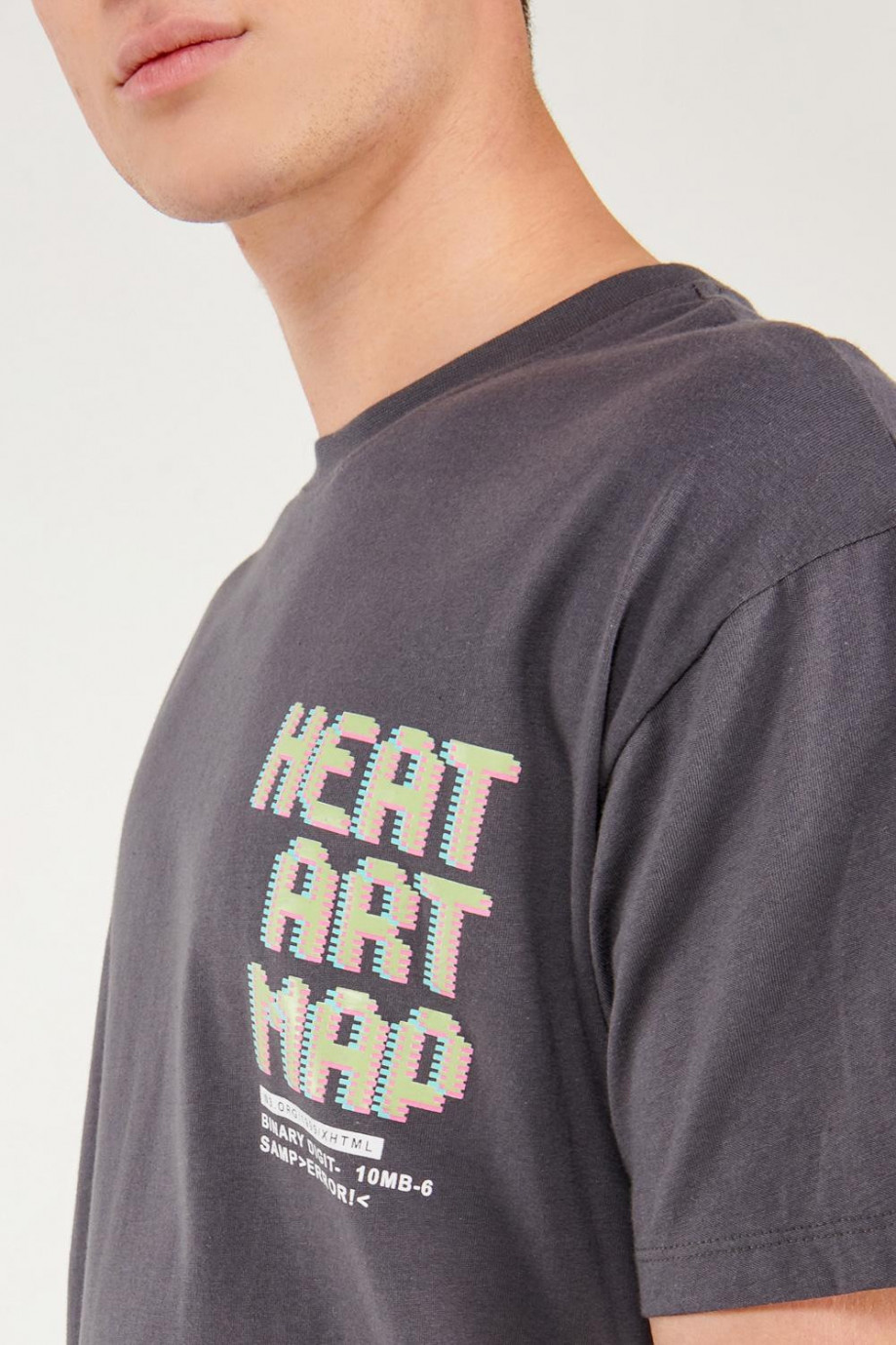Camiseta unicolor manga corta con letras y diseños estampados