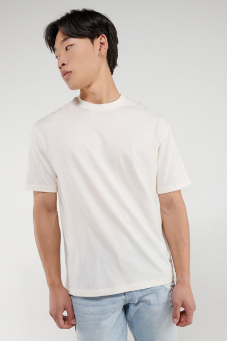 Camiseta básica manga corta unicolor.