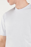 Camiseta básica manga corta unicolor.