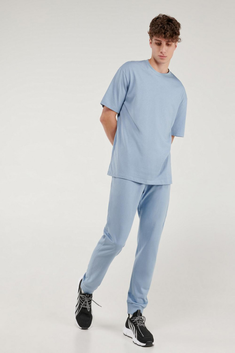Pantalón jogger azul, con pretina y puños en rib