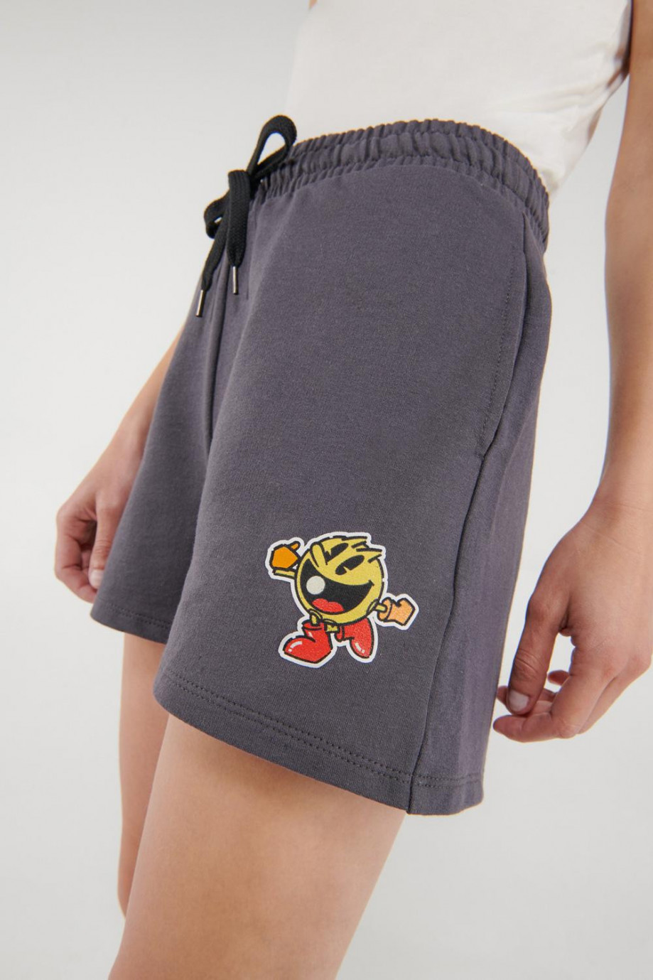 Short con bolsillos, estampado de Pacman.