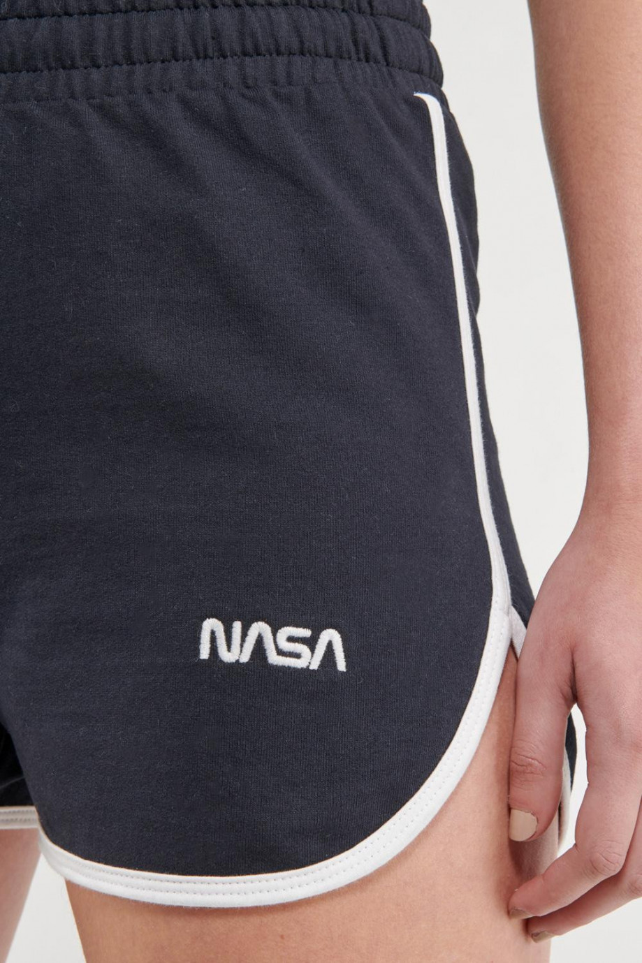 Short, bordado en frente de NASA.