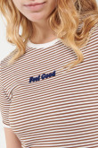 Camiseta cuello redondo, manga corta con puño en contraste, con estampado