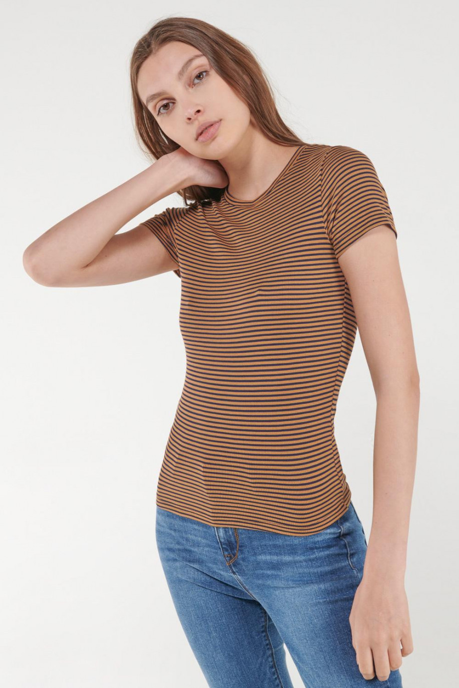 Camiseta unicolor manga corta con estampado de rayas horizontales