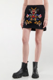 Falda en jean negra tiro alto con bordado de flores