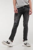 Jean súper skinny gris oscuro con rotos delanteros y desgastes de color