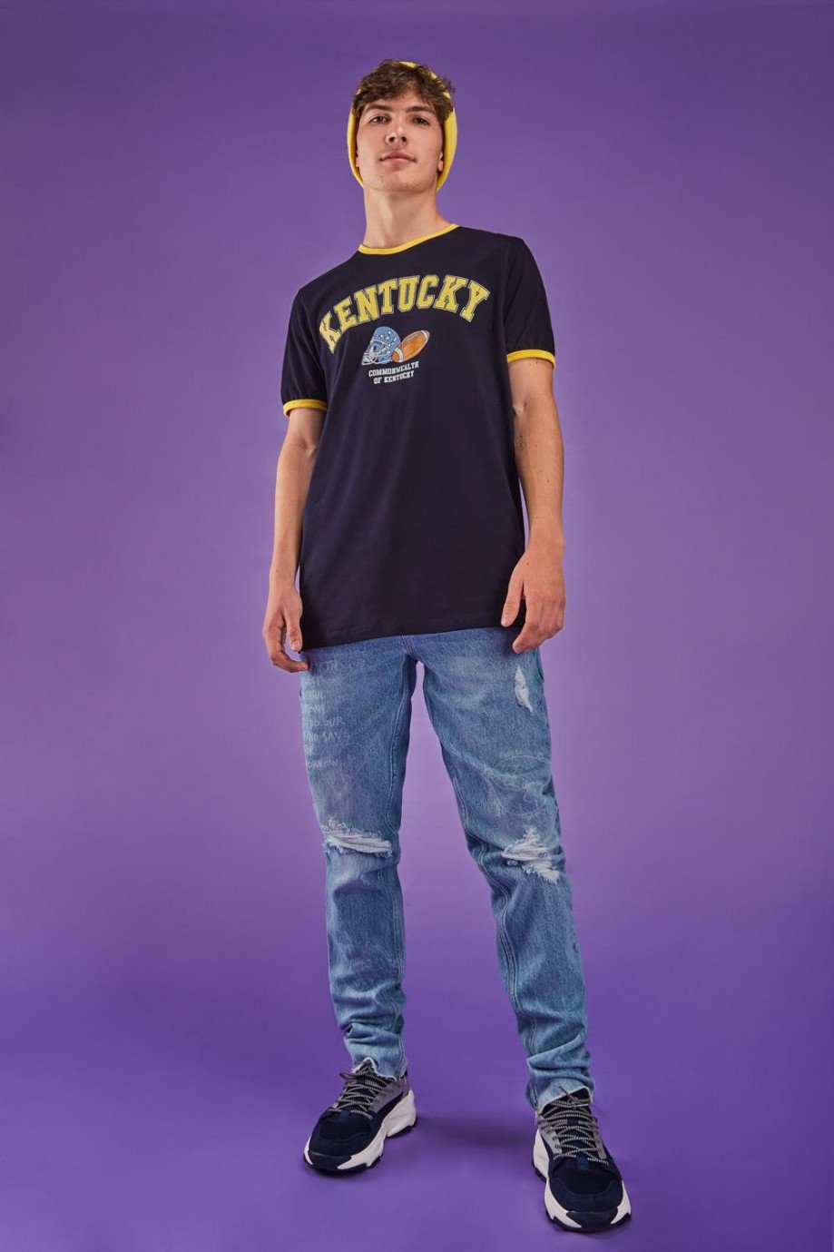 Camiseta manga corta azul intenso con estampado y contrastes